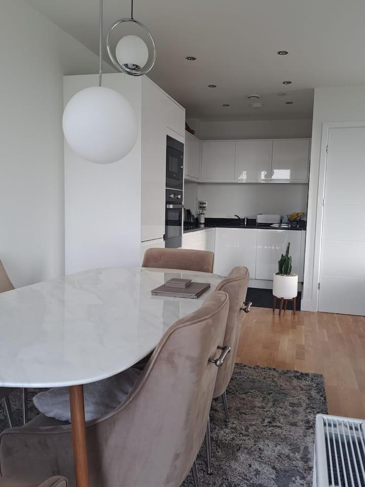 Cozy Double Room With Large En Suite Near Canary Wharf London With Amazing Views In A Shared Apartment 외부 사진