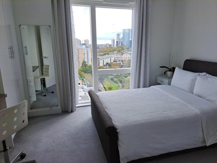 Cozy Double Room With Large En Suite Near Canary Wharf London With Amazing Views In A Shared Apartment 외부 사진