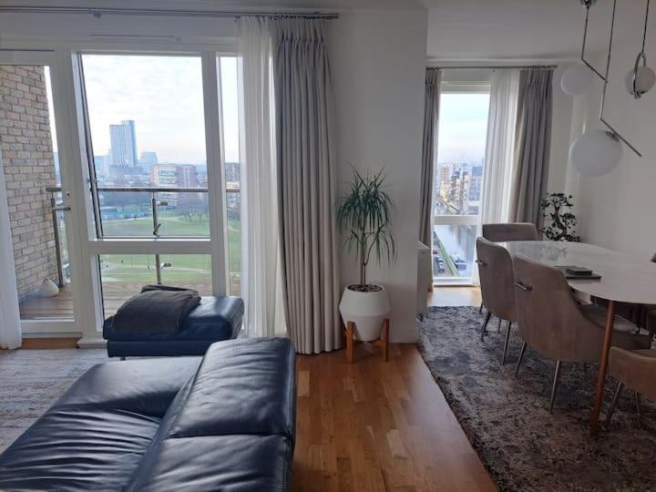 Cozy Double Room With Large En Suite Near Canary Wharf London With Amazing Views In A Shared Apartment 외부 사진